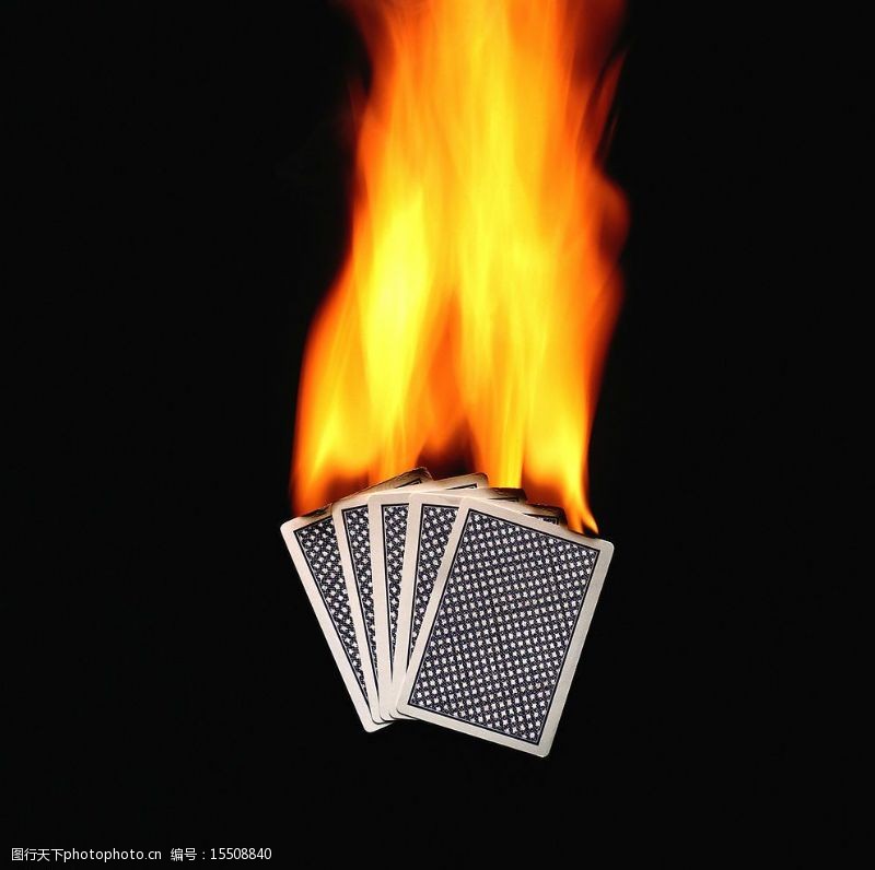 燃烧的扑克牌图片